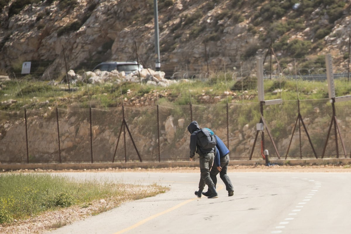 "פלסטיני" חדר לישראל ונלכד • צפו בתיעוד