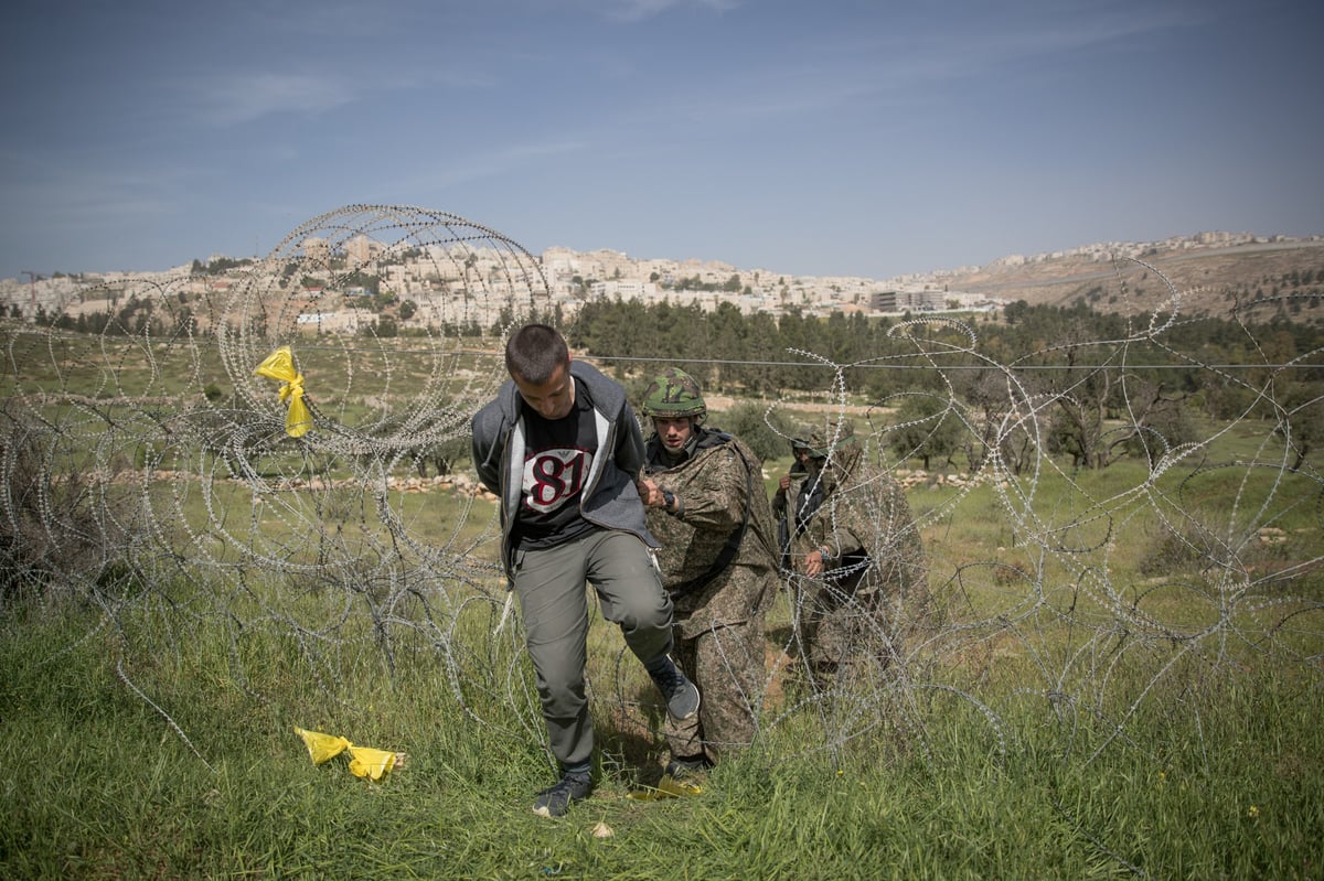 "פלסטיני" חדר לישראל ונלכד • צפו בתיעוד