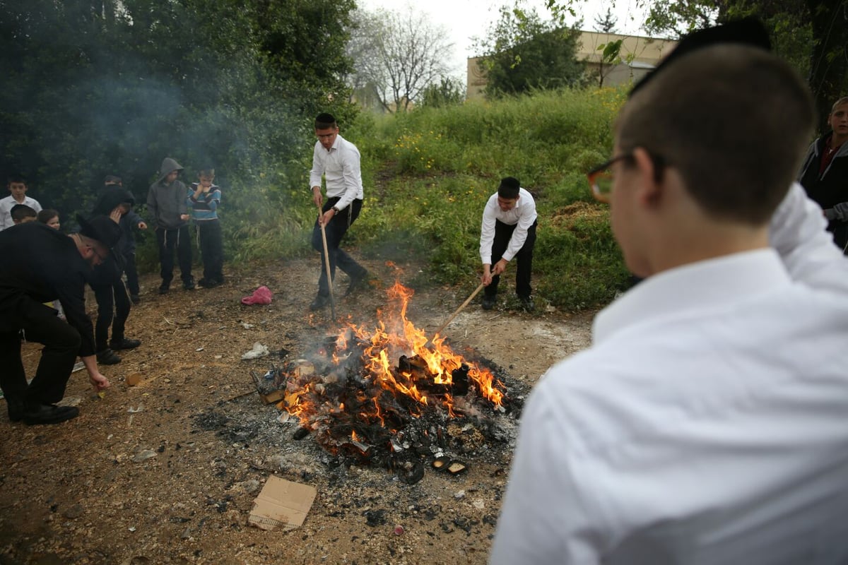 גלריה: כך שרפו את החמץ בכרמיאל • צפו