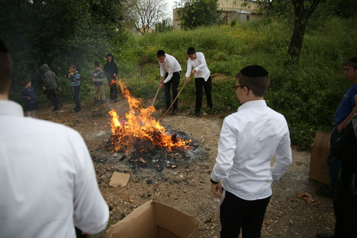 גלריה: כך שרפו את החמץ בכרמיאל • צפו