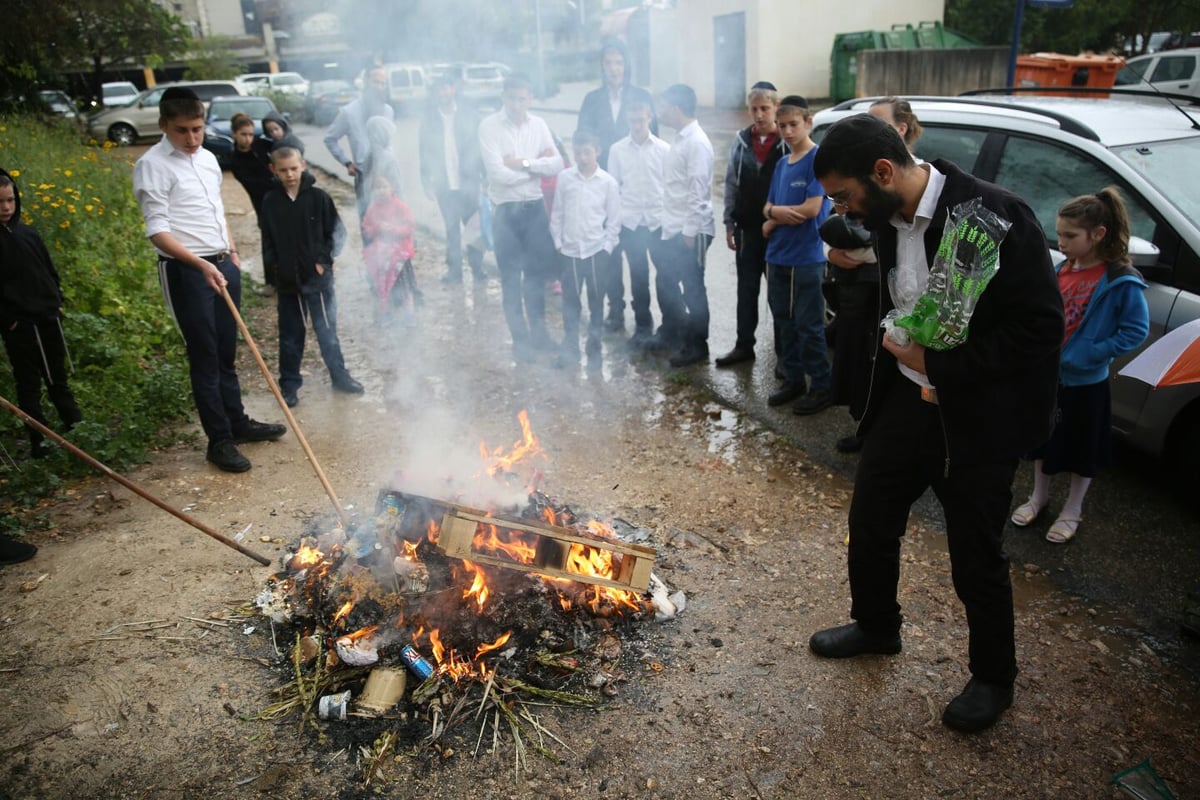 גלריה: כך שרפו את החמץ בכרמיאל • צפו