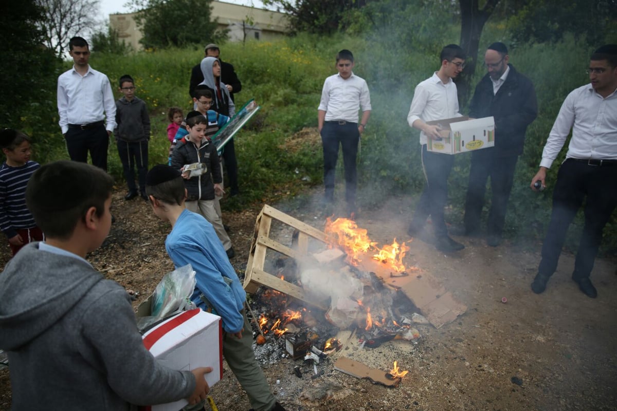 גלריה: כך שרפו את החמץ בכרמיאל • צפו