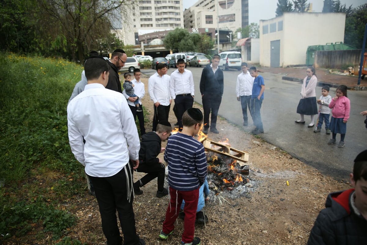 גלריה: כך שרפו את החמץ בכרמיאל • צפו