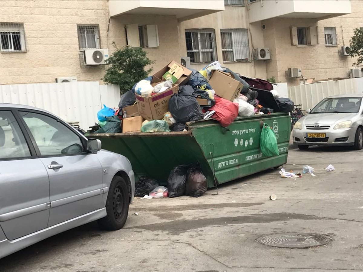 מודיעין עילית: כמויות של אשפה ברחובות