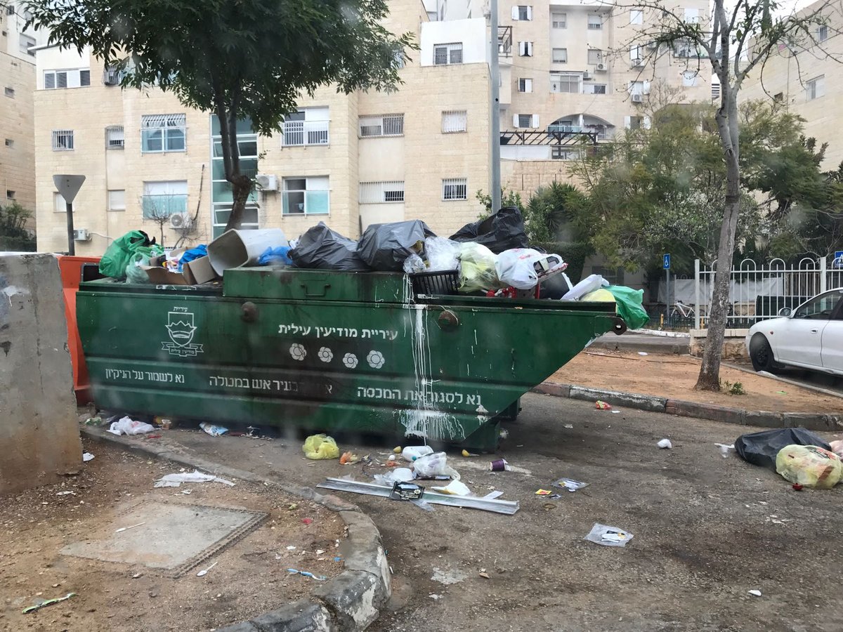 מודיעין עילית: כמויות של אשפה ברחובות