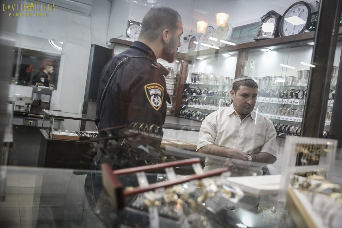 חנות התכשיטים בצפת נשדדה בתוך דקה • צפו