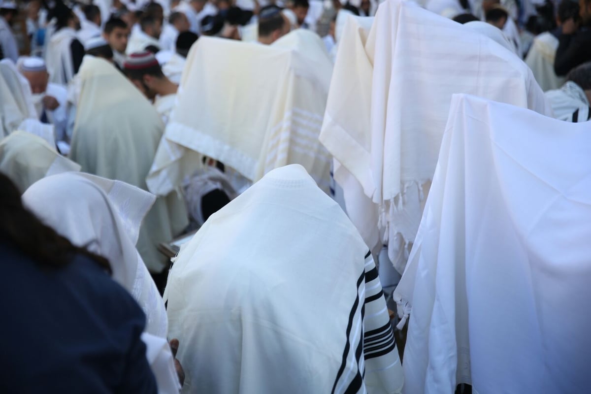 אלפים השתתפו בברכת כהנים בכותל המערבי • צפו