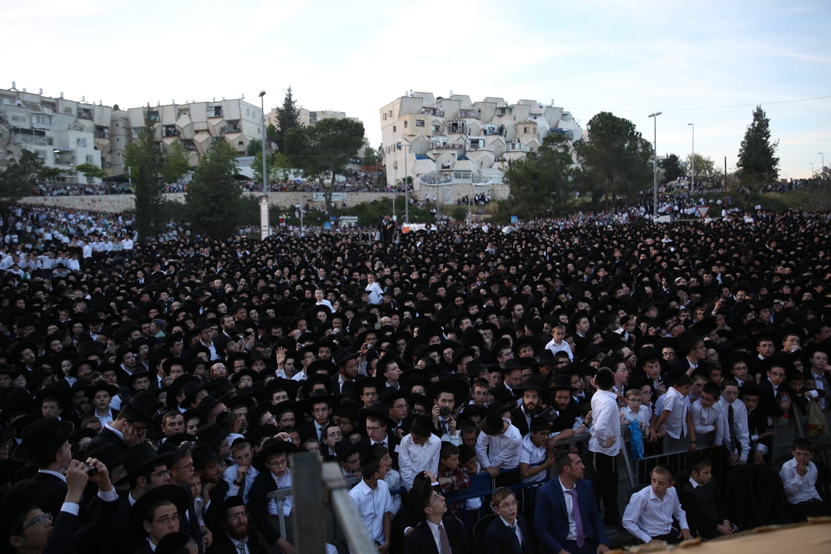 במעמד מיוחד: אלפים קיבלו בשירה את פני מרן שר התורה