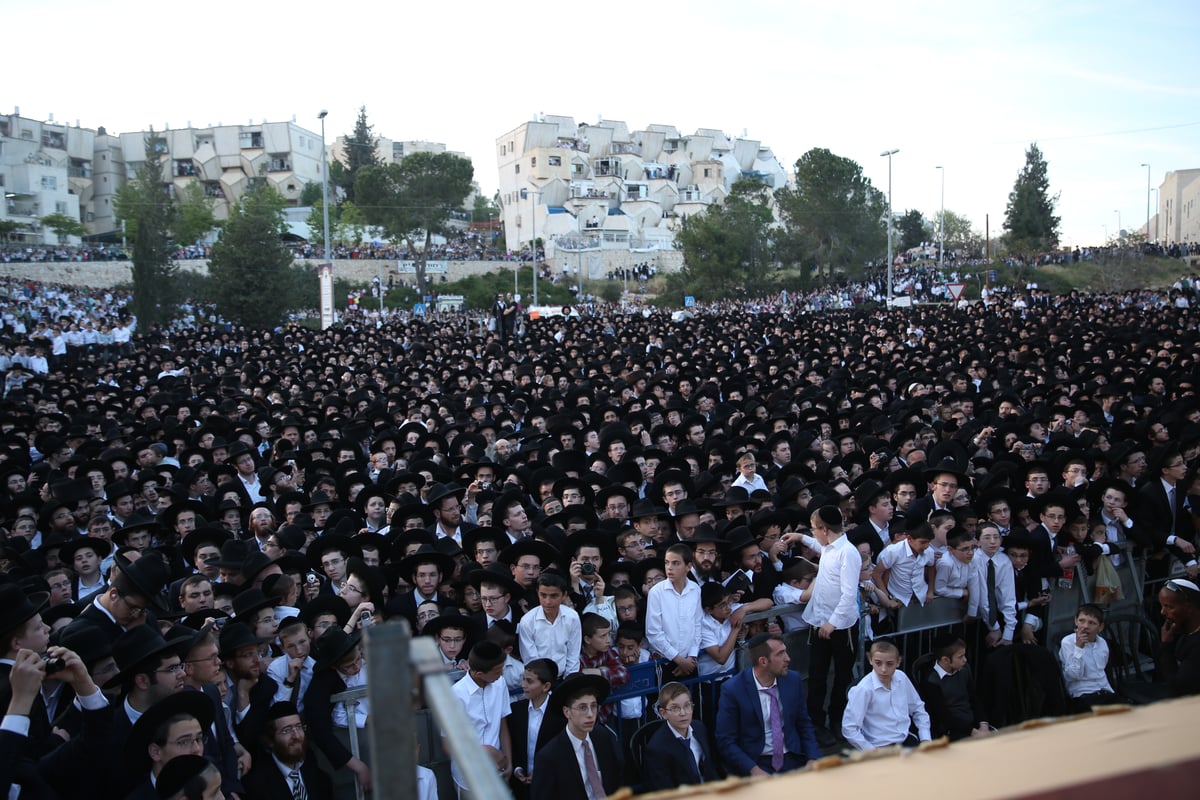 במעמד מיוחד: אלפים קיבלו בשירה את פני מרן שר התורה