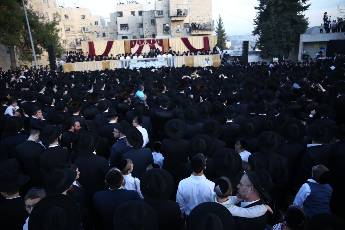 במעמד מיוחד: אלפים קיבלו בשירה את פני מרן שר התורה