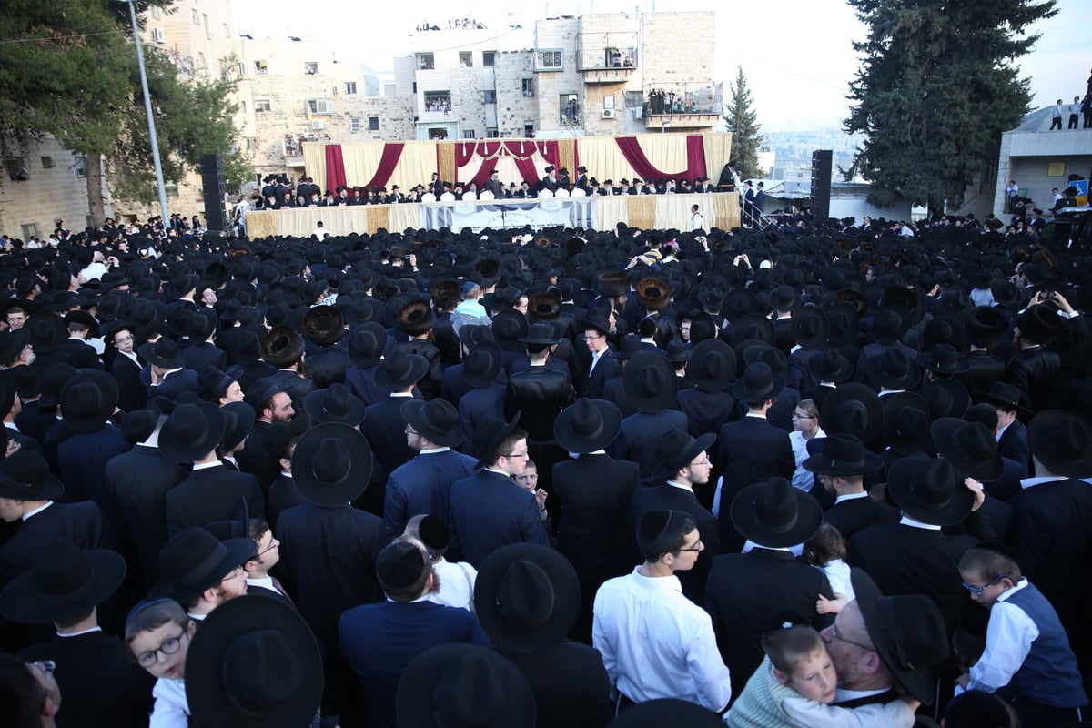 במעמד מיוחד: אלפים קיבלו בשירה את פני מרן שר התורה