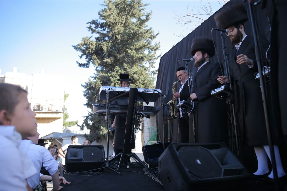 מרן הגר"ח קנייבסקי מבקר בירושלים; אלפים ממתינים