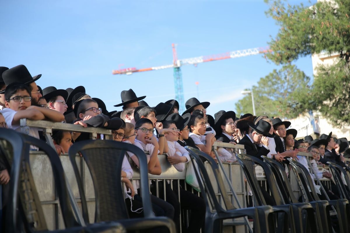 מרן הגר"ח קנייבסקי מבקר בירושלים; אלפים ממתינים