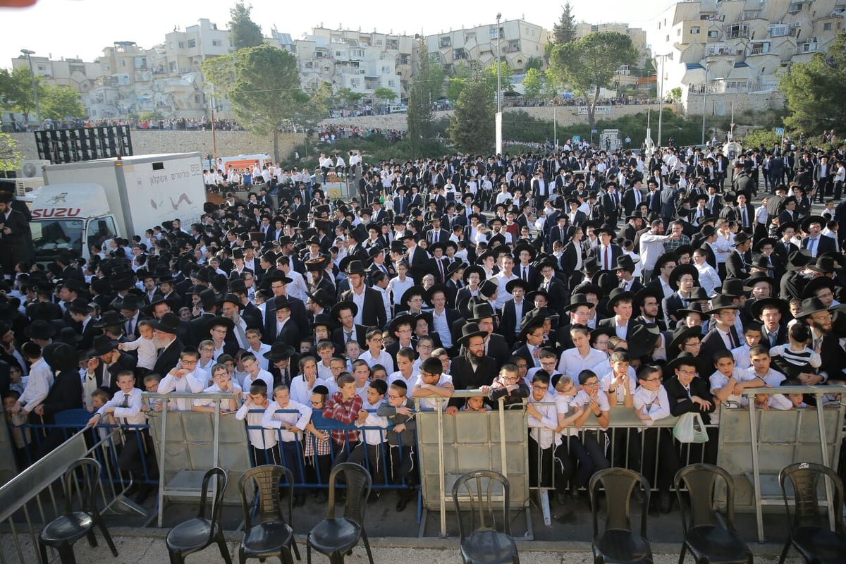 מרן הגר"ח קנייבסקי מבקר בירושלים; אלפים ממתינים