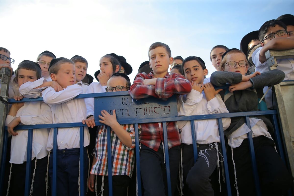 מרן הגר"ח קנייבסקי מבקר בירושלים; אלפים ממתינים