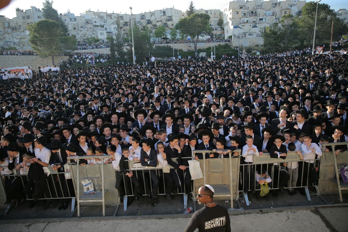 מרן הגר"ח קנייבסקי מבקר בירושלים; אלפים ממתינים