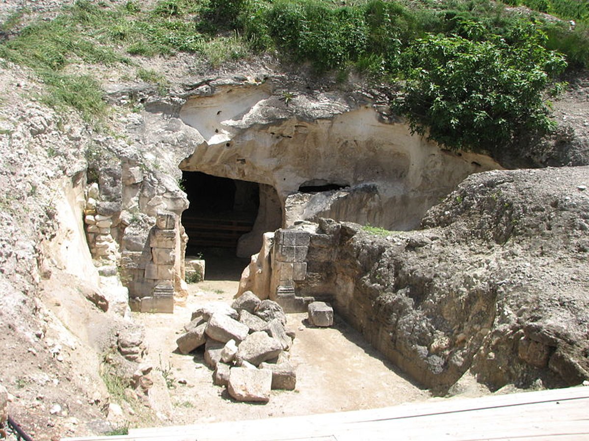 מערות בבית שערים.