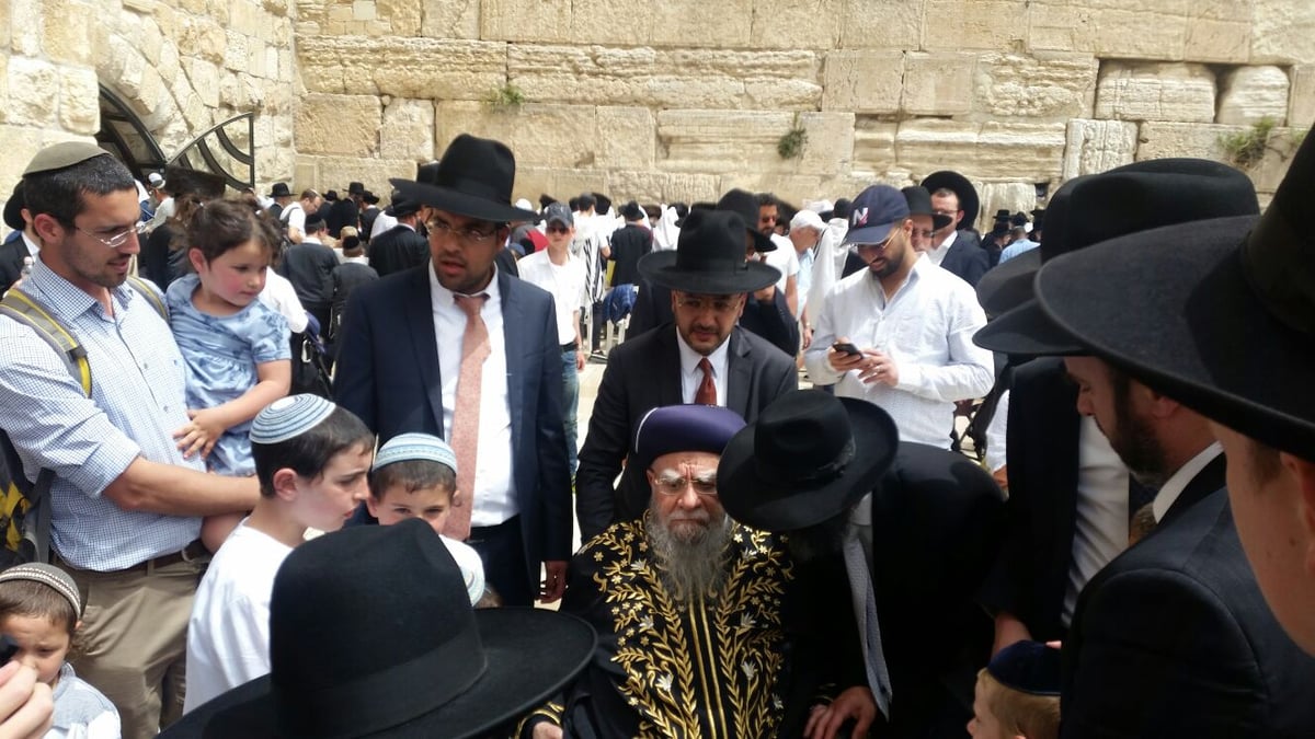 זקן הראשונים לציון בתפילה בכותל המערבי