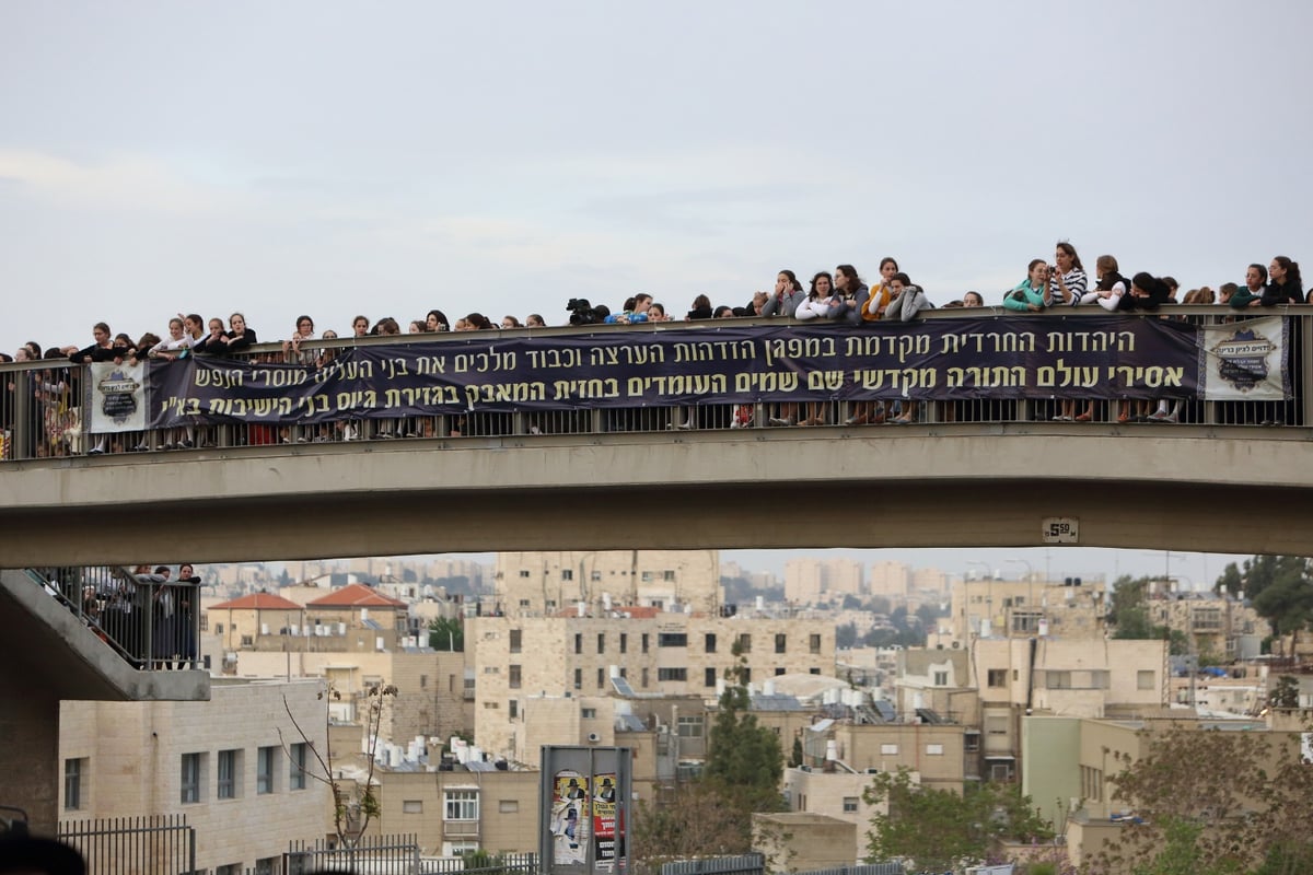 המעמד לכבוד 63 העריקים • גלריית הסיכום