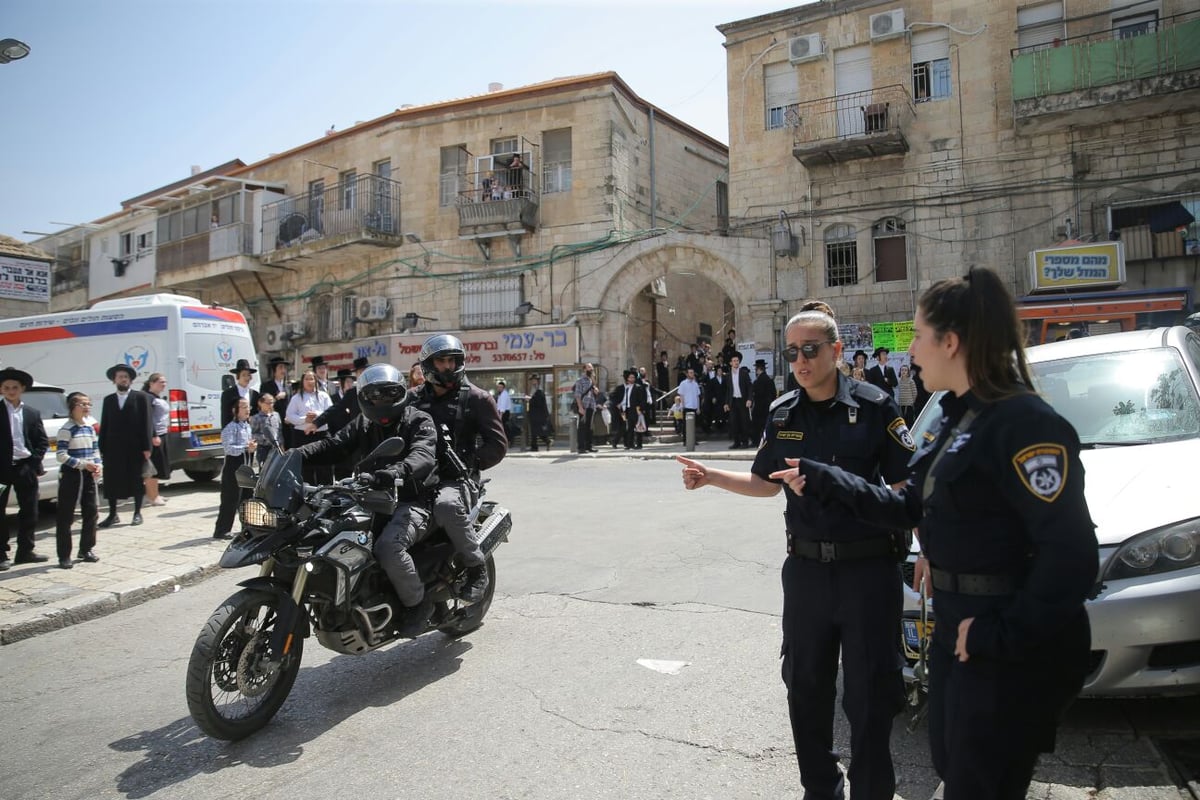 חייל חולץ ממאה שערים בחסות המשטרה