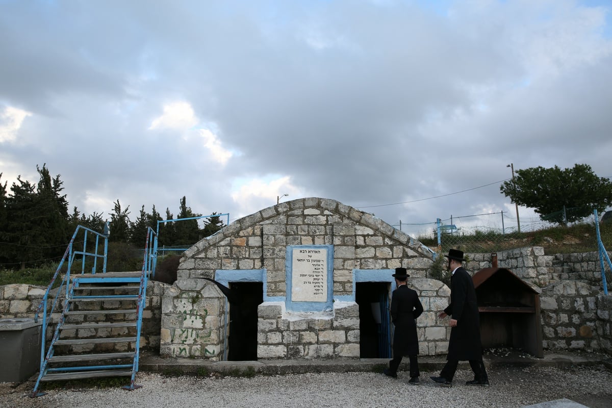 בין הזמנים בצפון: תפילות בקברי צדיקים • צפו