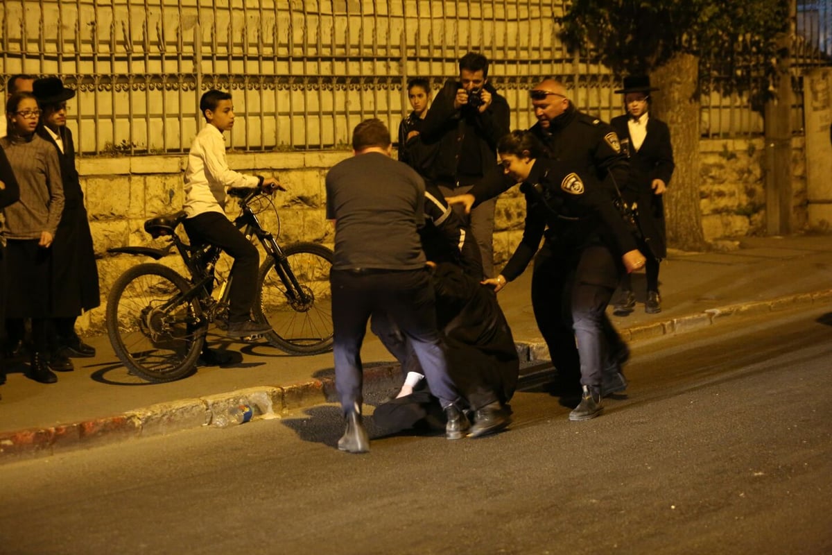 מפגינים חרדים ניסו לחסום את כביש בר לב