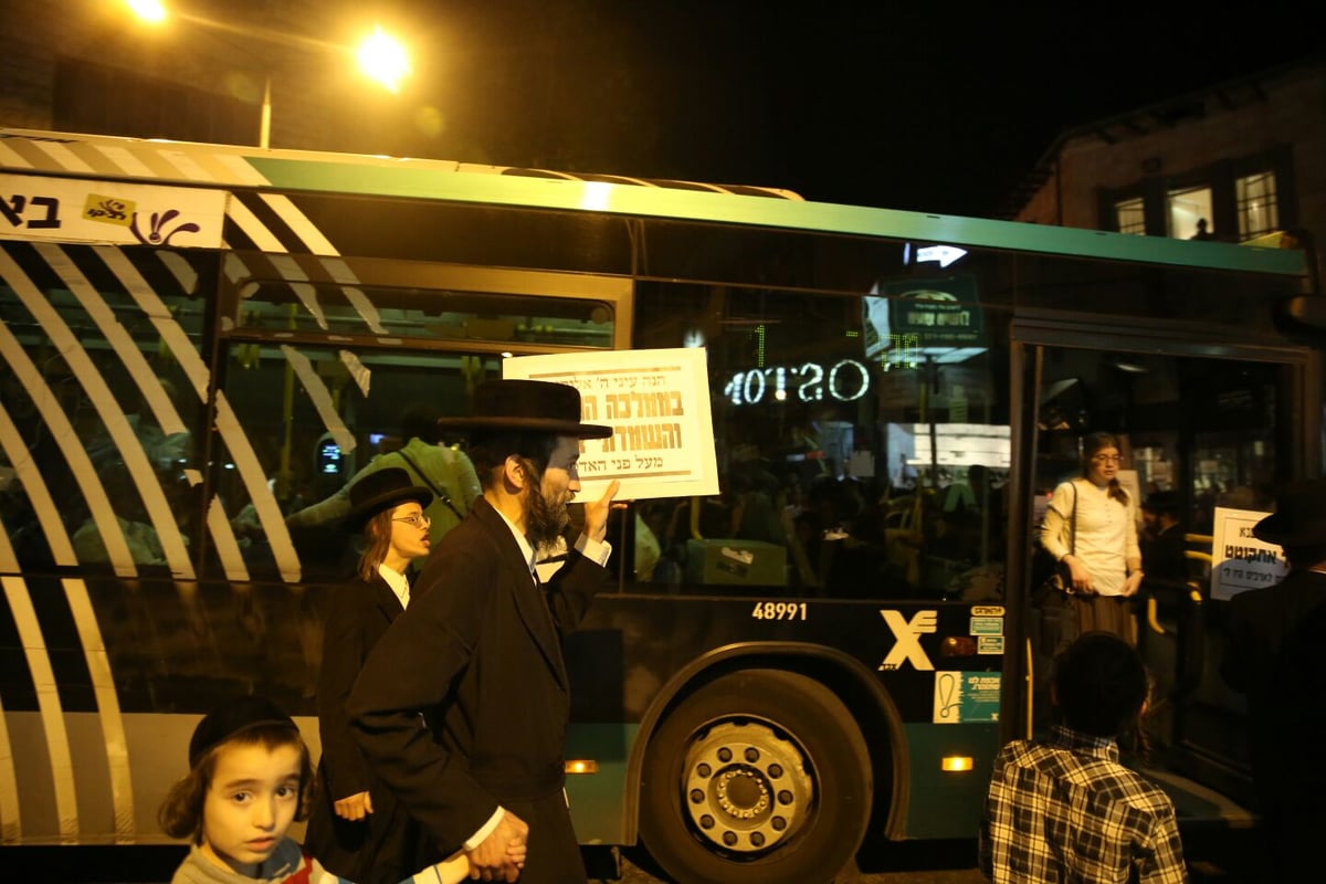 הפרובוקציה של נטורי קרתא: שריפת פחים בצפירה