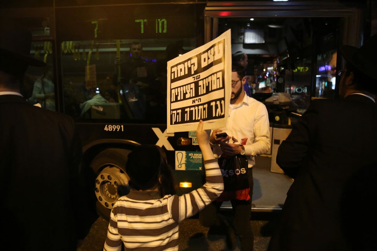 הפרובוקציה של נטורי קרתא: שריפת פחים בצפירה