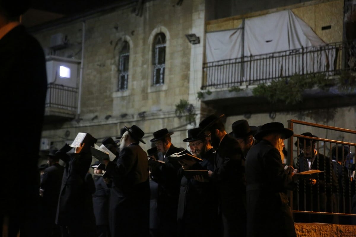 "קיבל את הייסורים באהבה": מאות בלווית האברך