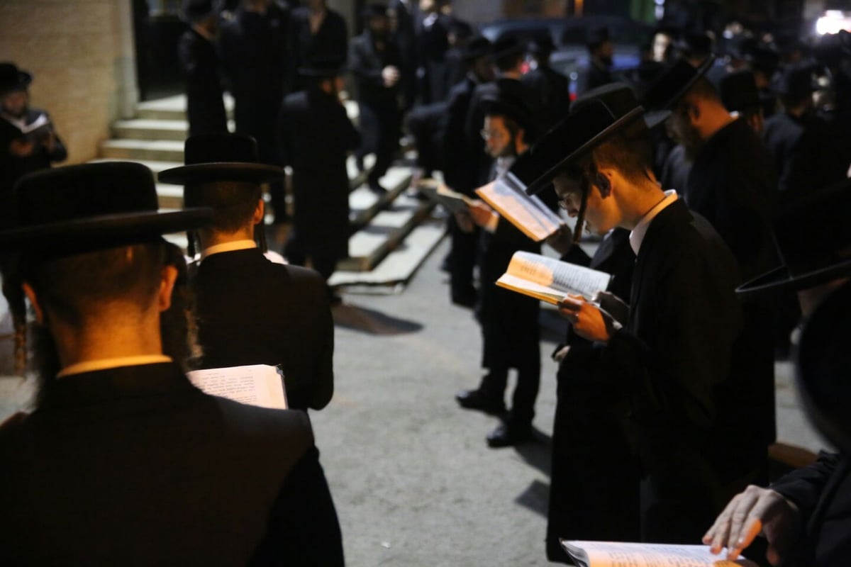 "קיבל את הייסורים באהבה": מאות בלווית האברך