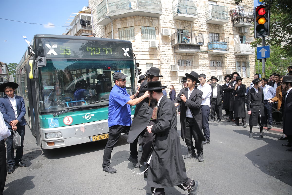 במחאה נגד המעצרים - נעצרו עוד 2 נערים • צפו