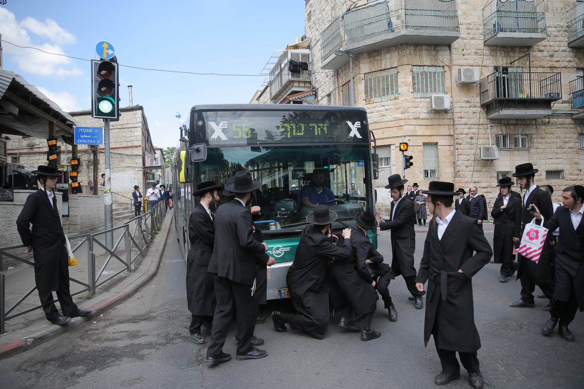 במחאה נגד המעצרים - נעצרו עוד 2 נערים • צפו