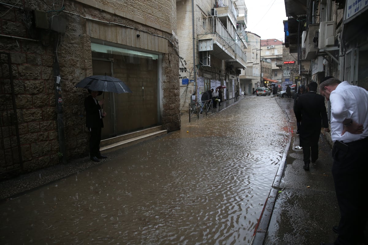 זרנוק ענק של מים: כך נראתה ירושלים • צפו