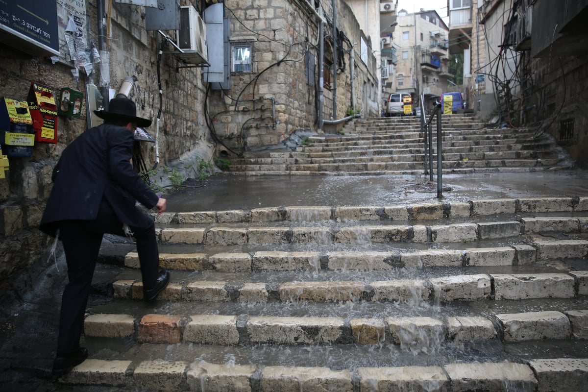 זרנוק ענק של מים: כך נראתה ירושלים • צפו