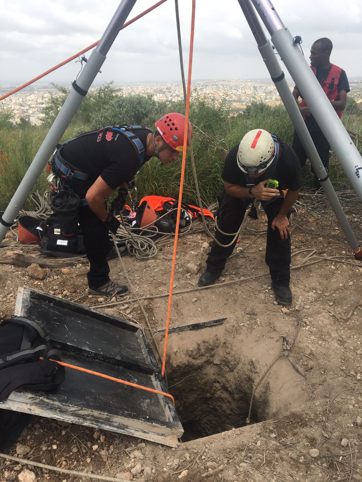 הרוג ופצוע בינוני חולצו מבור בשרון • צפו