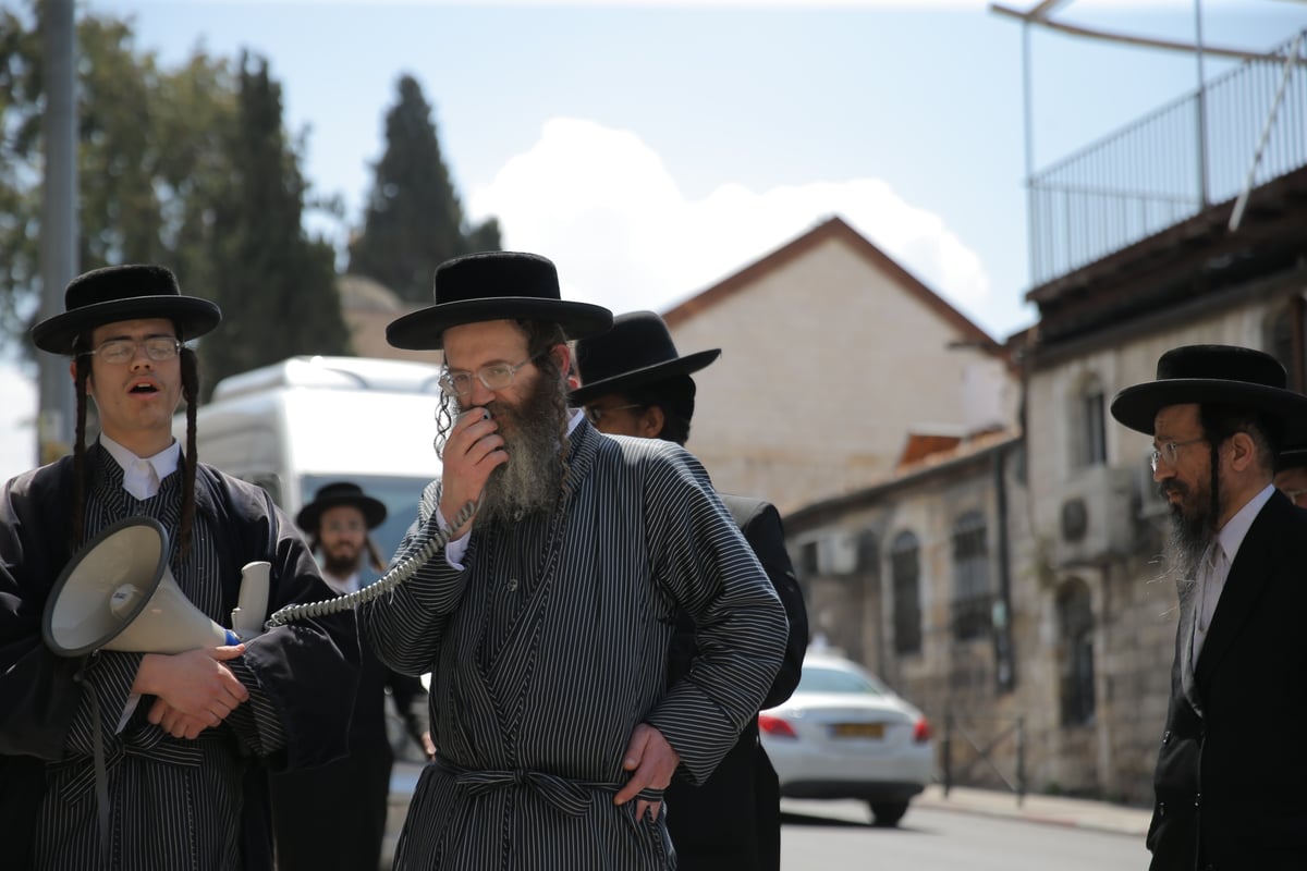 חרדים קיצונים הפגינו מול ת"ת כי "החל לקבל תקציבי מדינה"