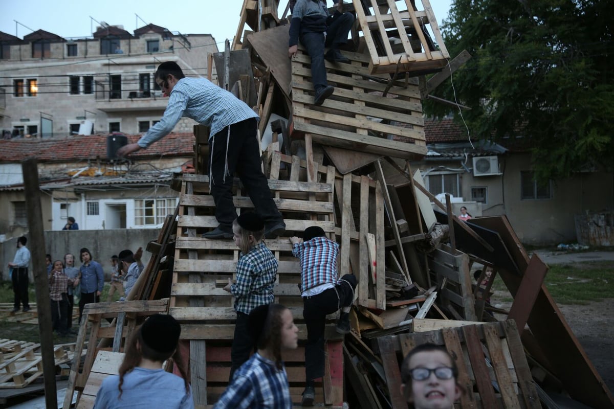 ערב ל"ג בעומר: המדורות בי-ם מחכות לאש