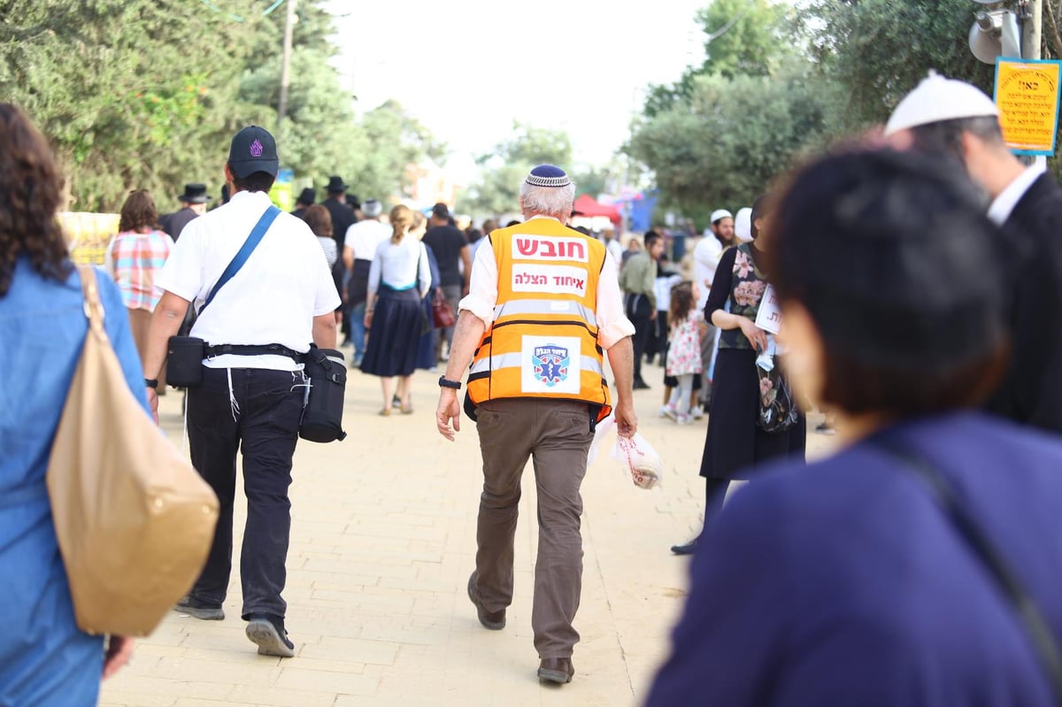 גלריה ראשונה: המוני מתפללים כבר בציון הרשב"י במירון