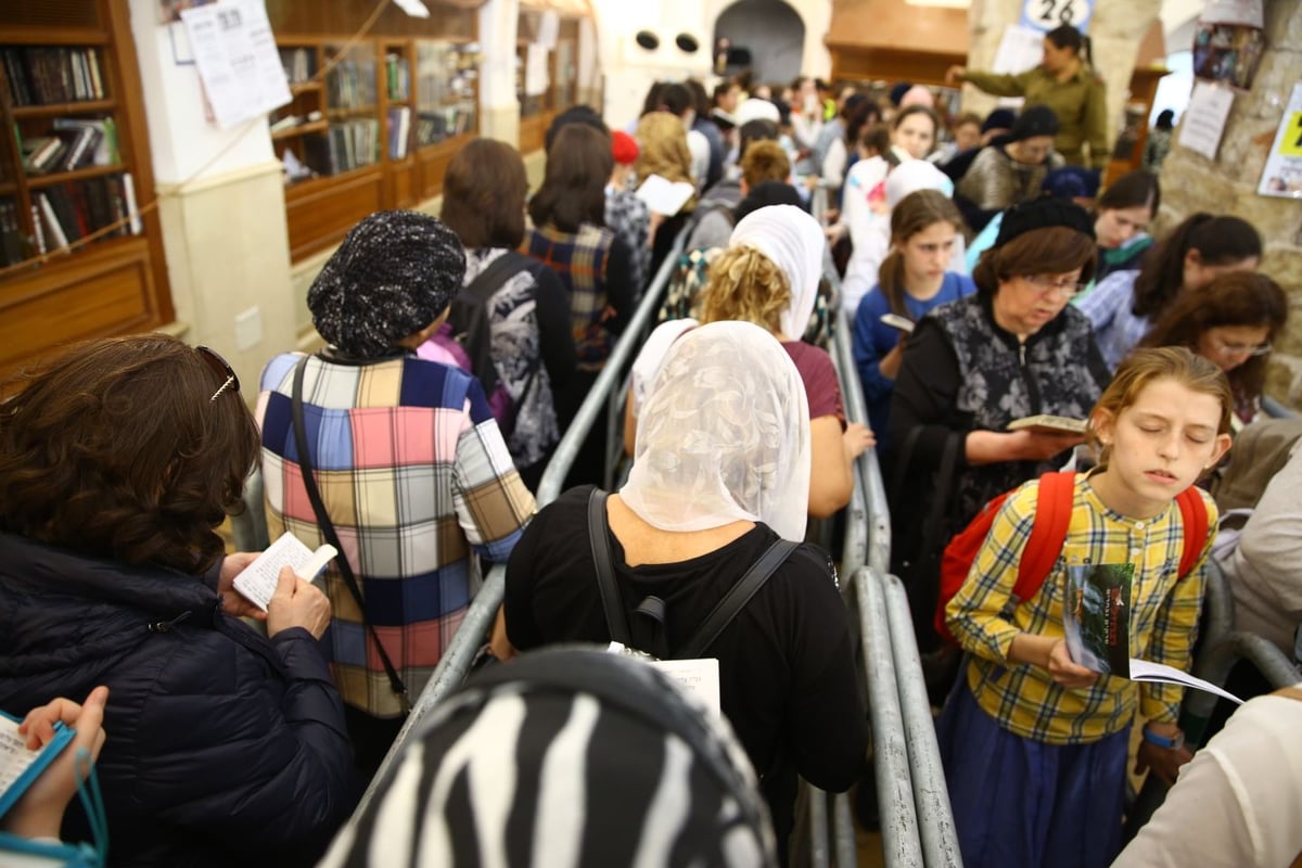 גלריה ראשונה: המוני מתפללים כבר בציון הרשב"י במירון