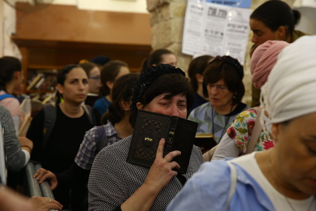 גלריה ראשונה: המוני מתפללים כבר בציון הרשב"י במירון