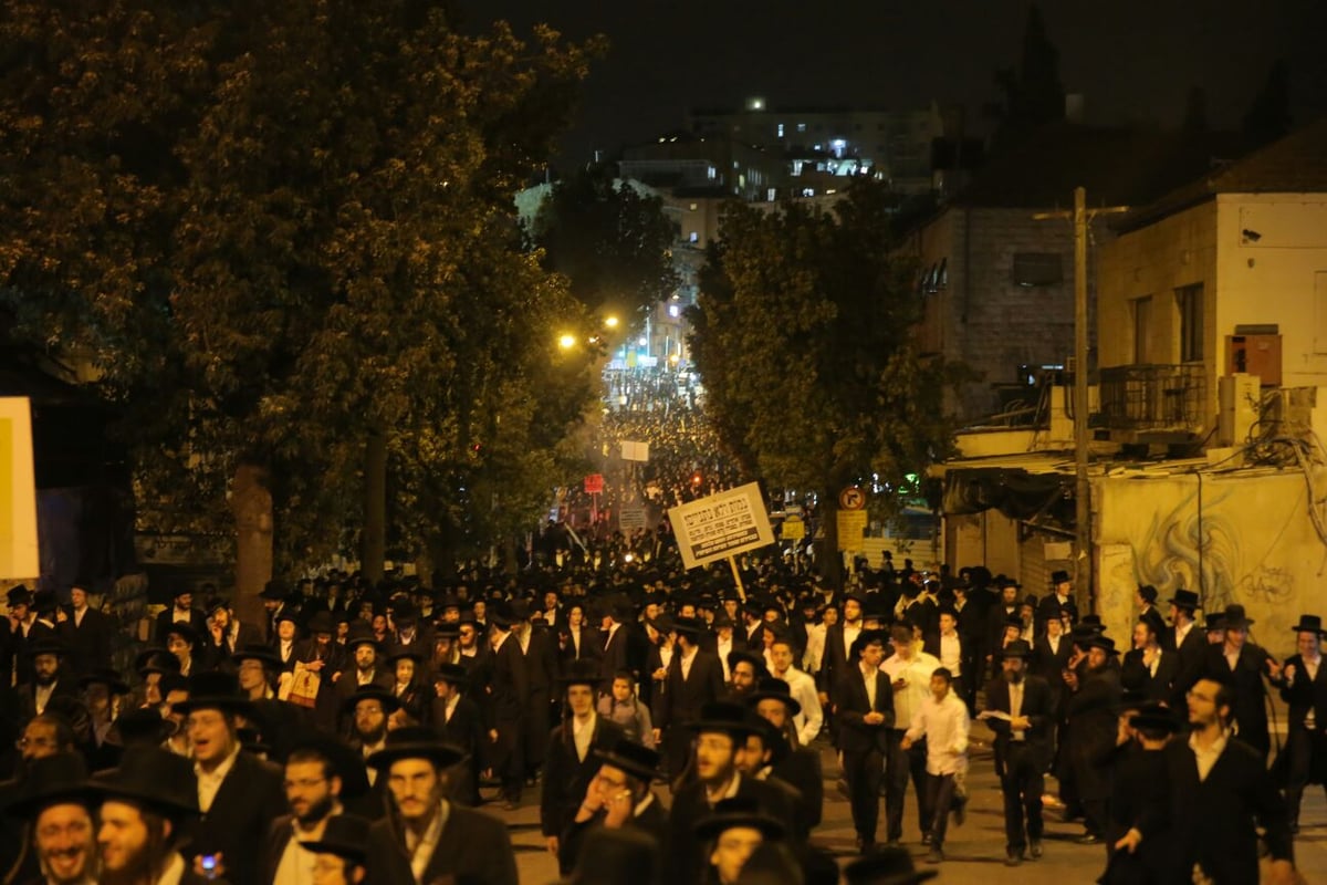 מאות הפגינו בירושלים על "גיוס בנות" • תיעוד