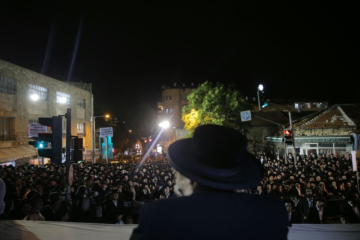 מאות הפגינו בירושלים על "גיוס בנות" • תיעוד