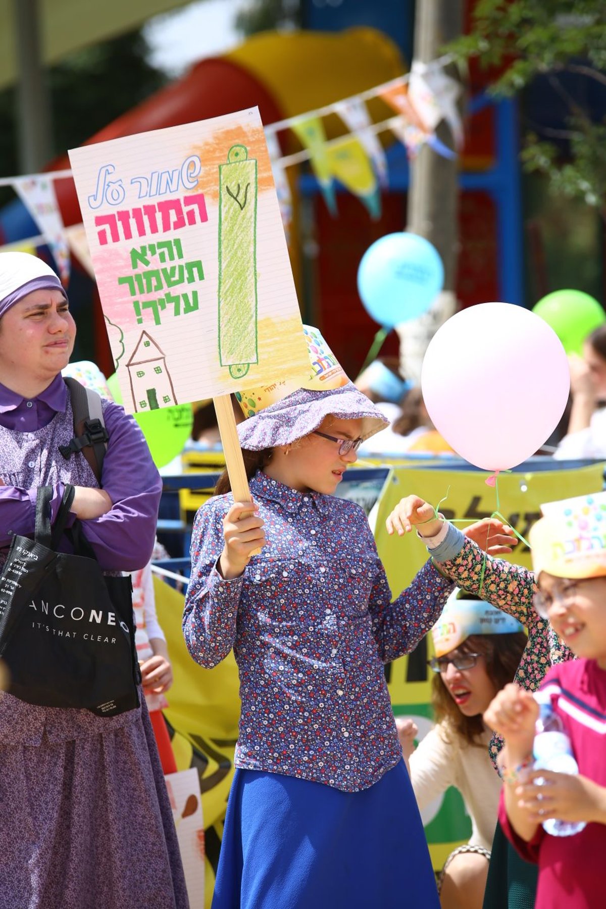 תחפושות ומתופפים: תהלוכת הילדים במירון