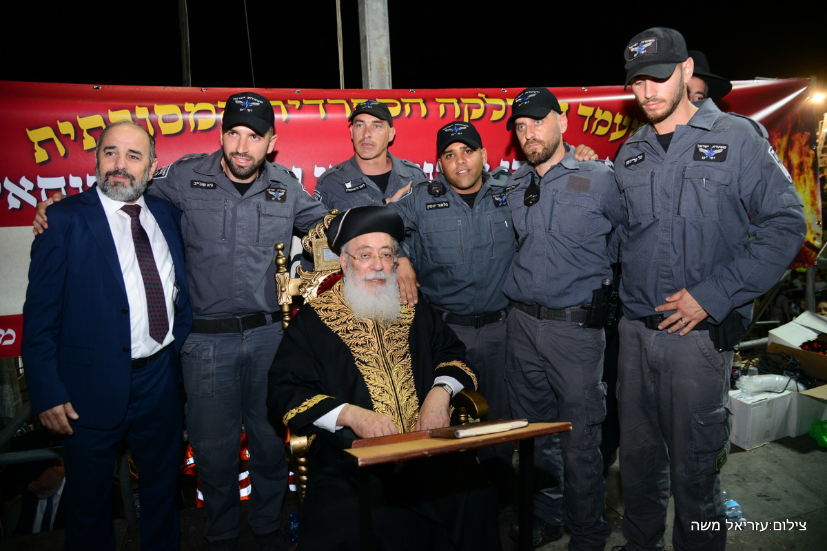 צפו: ההדלקה של הראשל"צ הגר"ש עמאר