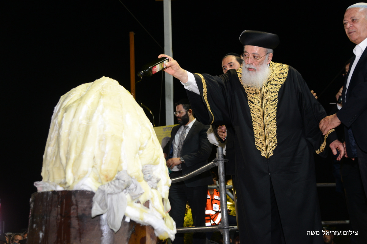 צפו: ההדלקה של הראשל"צ הגר"ש עמאר