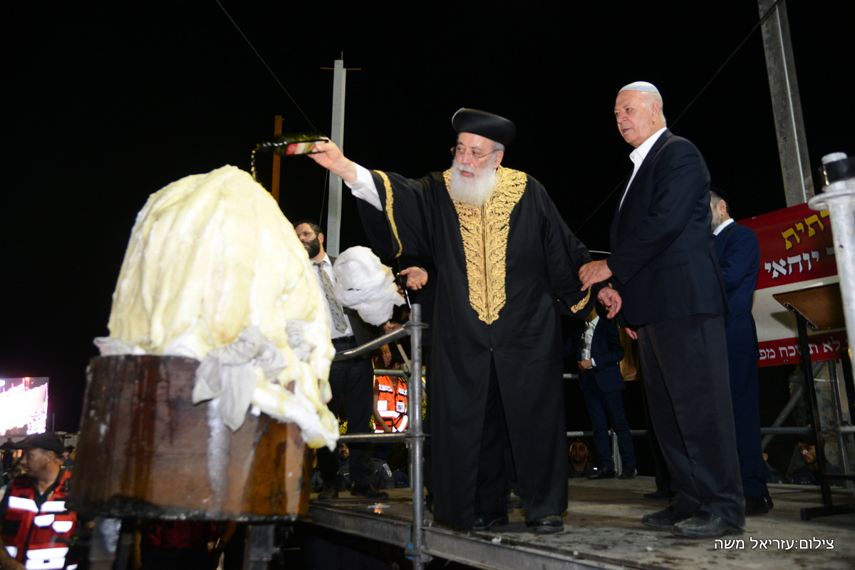 צפו: ההדלקה של הראשל"צ הגר"ש עמאר