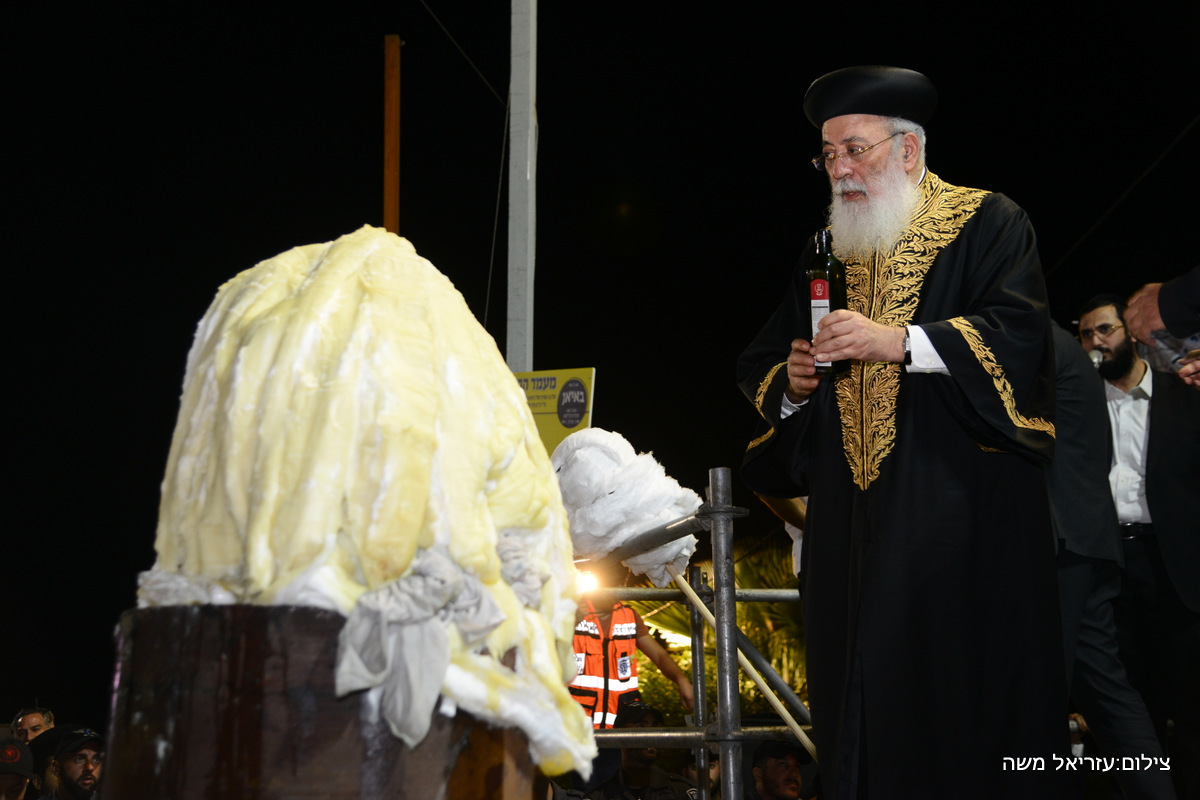 צפו: ההדלקה של הראשל"צ הגר"ש עמאר