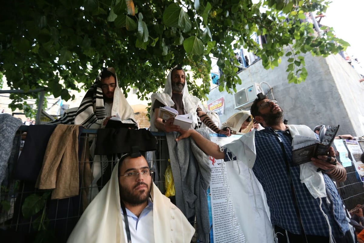 לאחר לילה של ריקודים: ה'שחרית' של ל"ג בעומר במירון