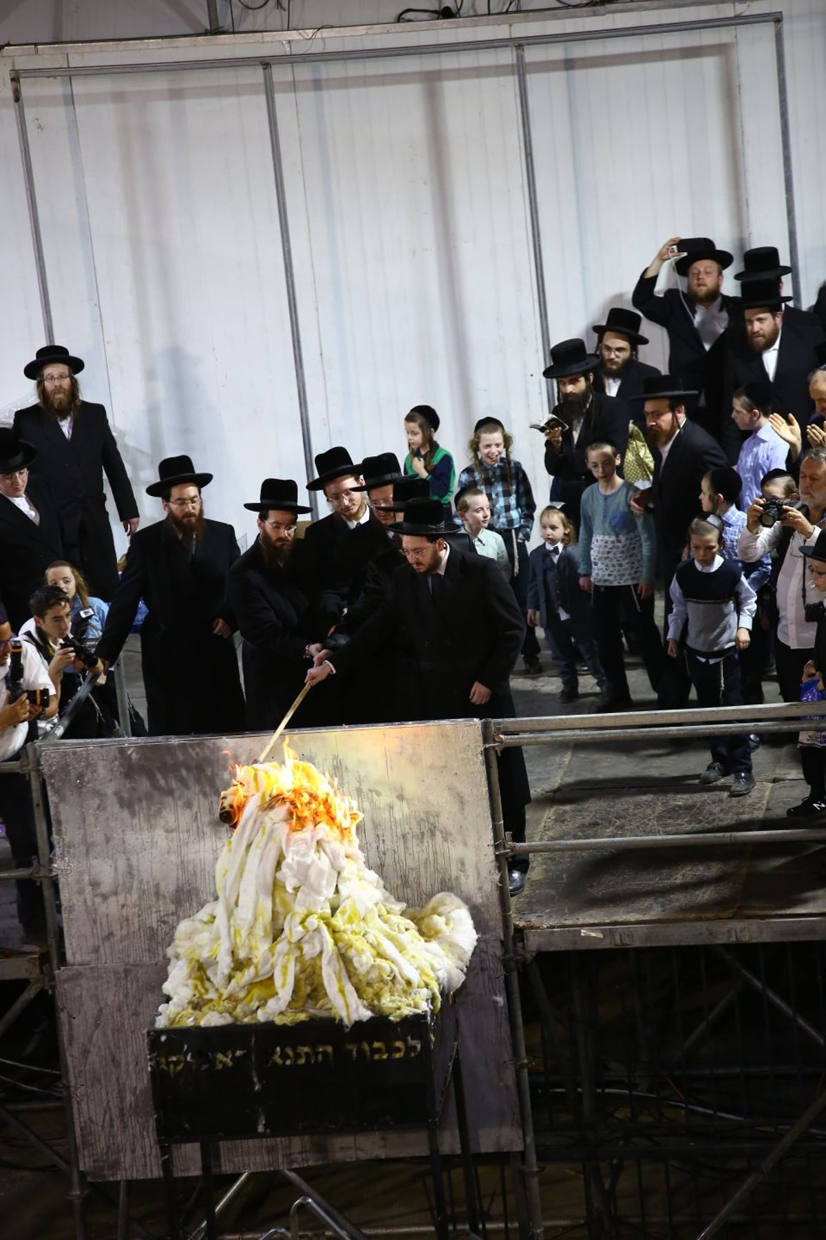 ההדלקה המרכזית של חסידות קרלין במירון • גלריה