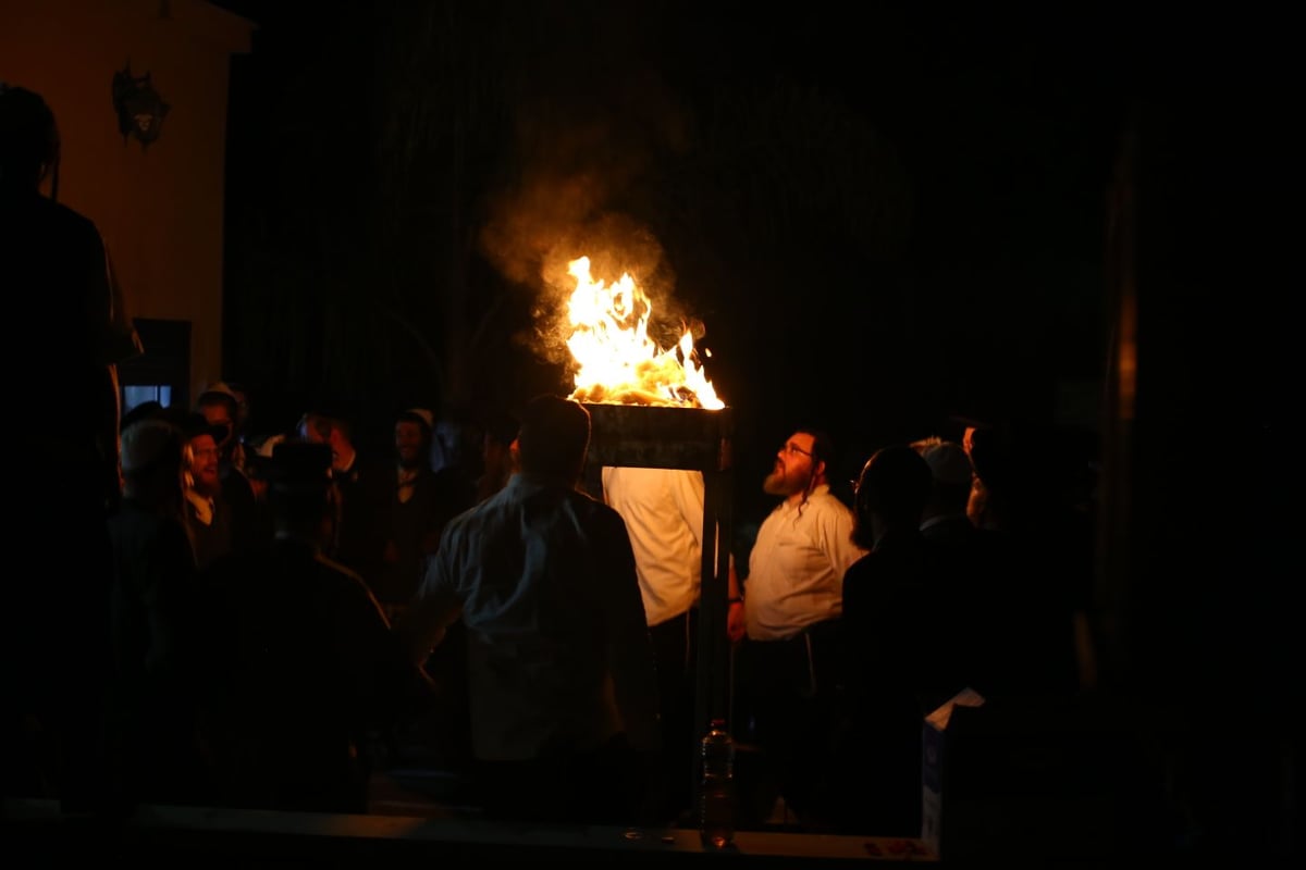 ערב לפני: ההדלקה של מפיקי מדורת תולדות אהרן